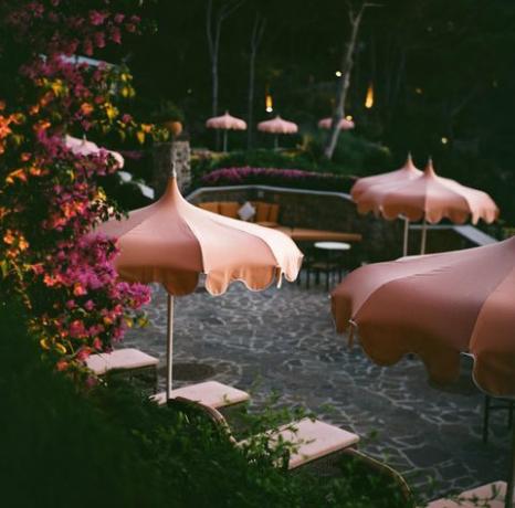 ružičasti kišobrani